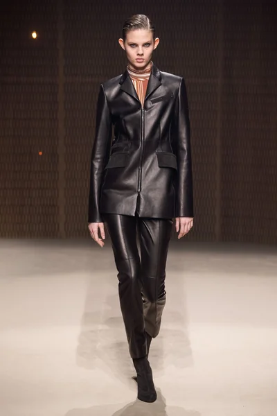 Look 13